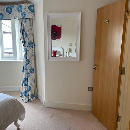 Top Floor En-Suite Double Bedrooms With Great View Of Windsor Castle & Free Parking ภายนอก รูปภาพ
