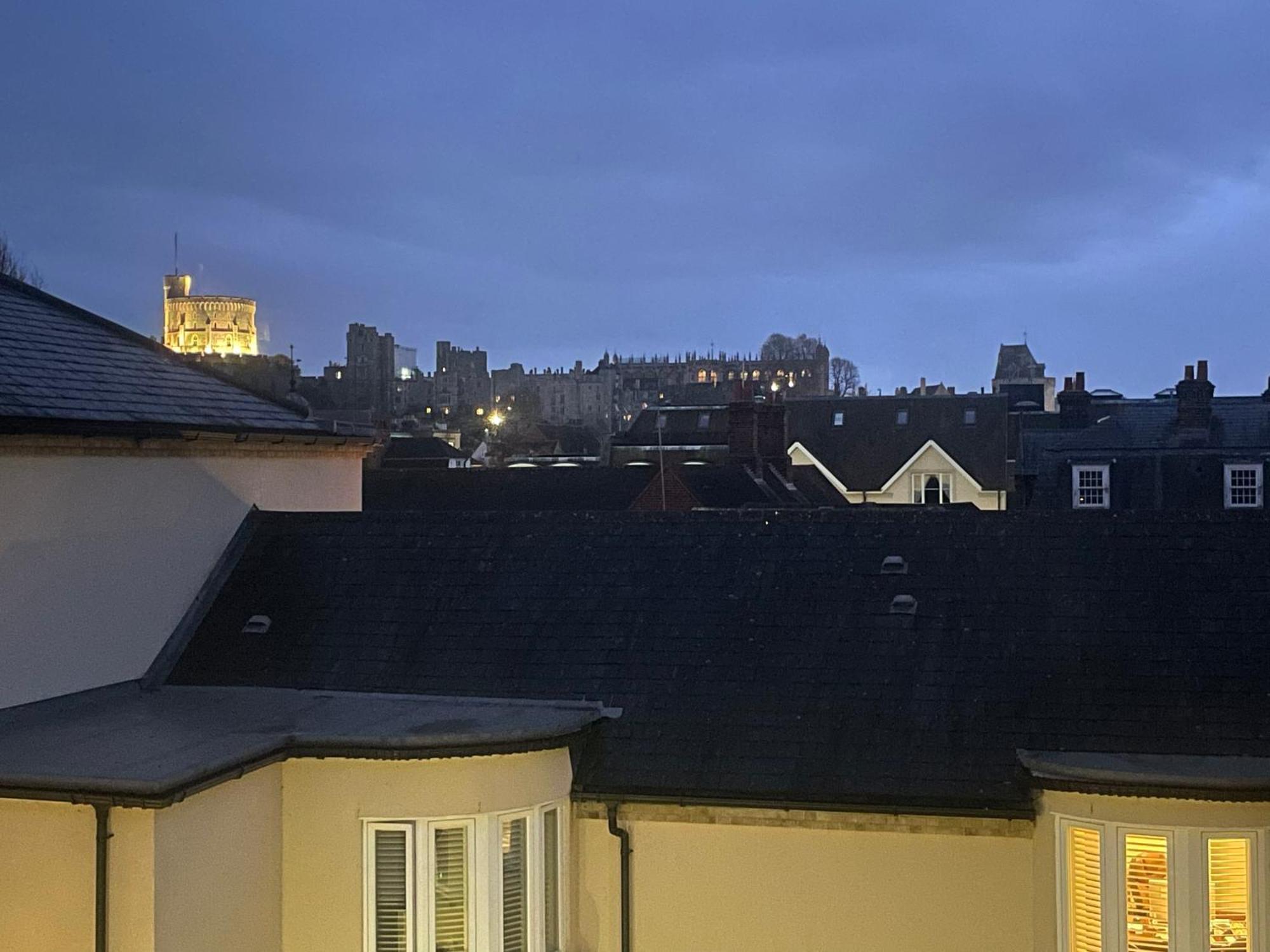 Top Floor En-Suite Double Bedrooms With Great View Of Windsor Castle & Free Parking ภายนอก รูปภาพ