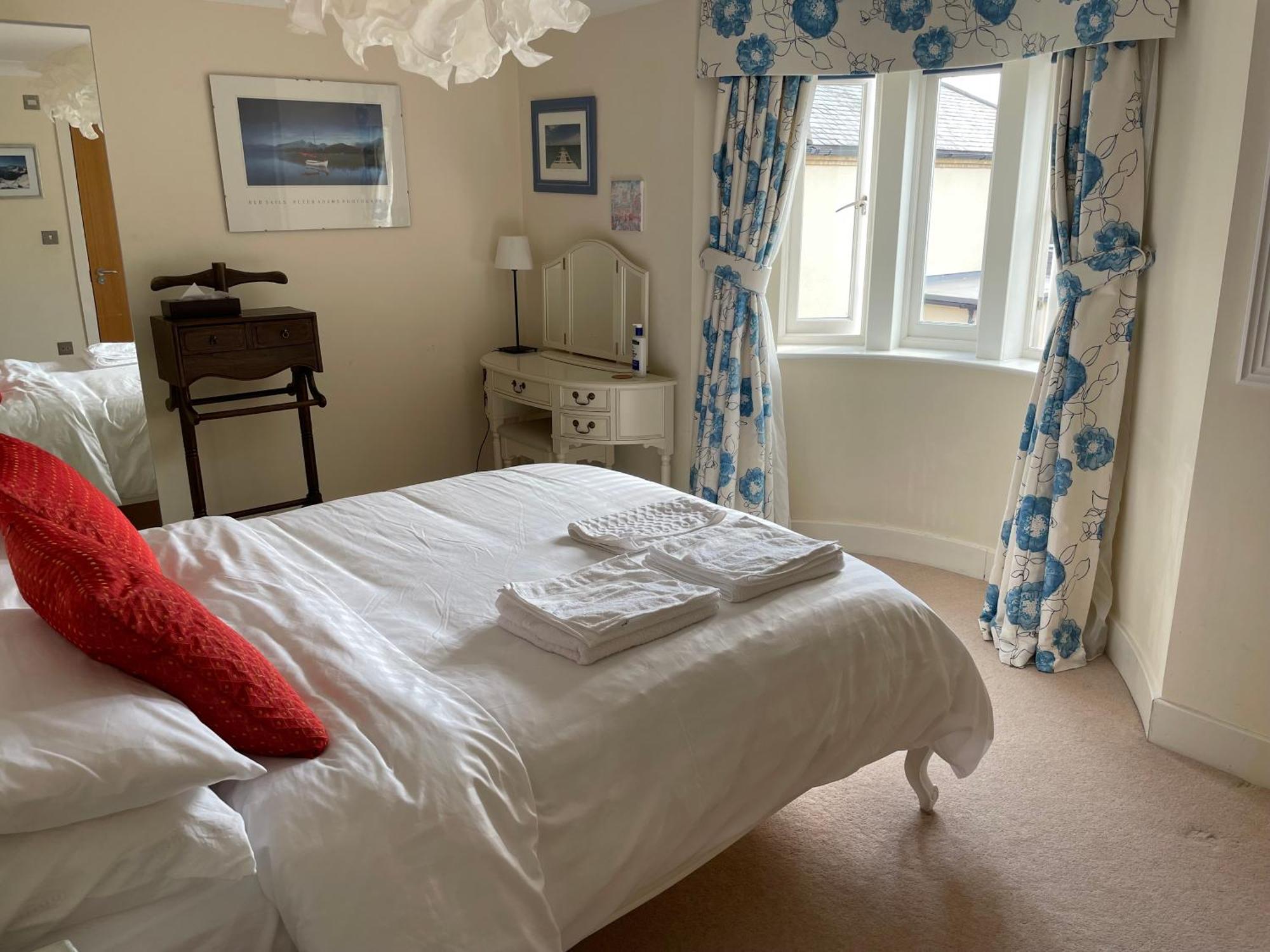 Top Floor En-Suite Double Bedrooms With Great View Of Windsor Castle & Free Parking ภายนอก รูปภาพ